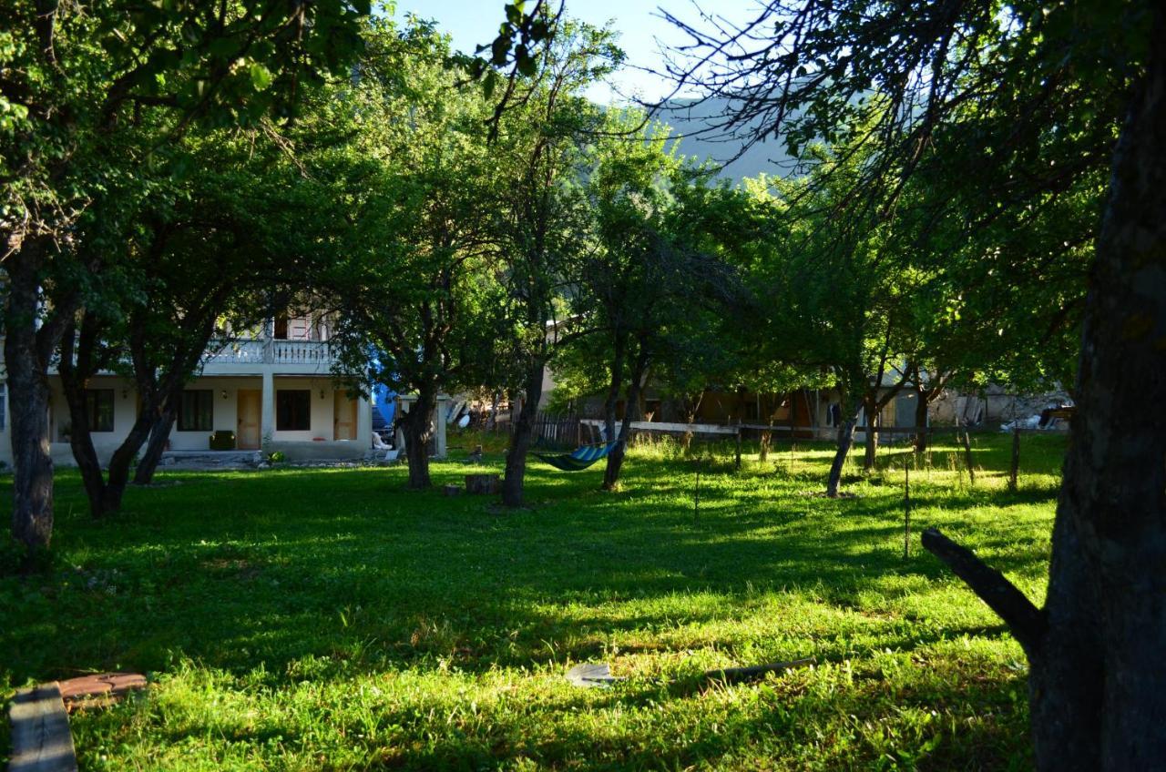 Garden House Mestia Esterno foto